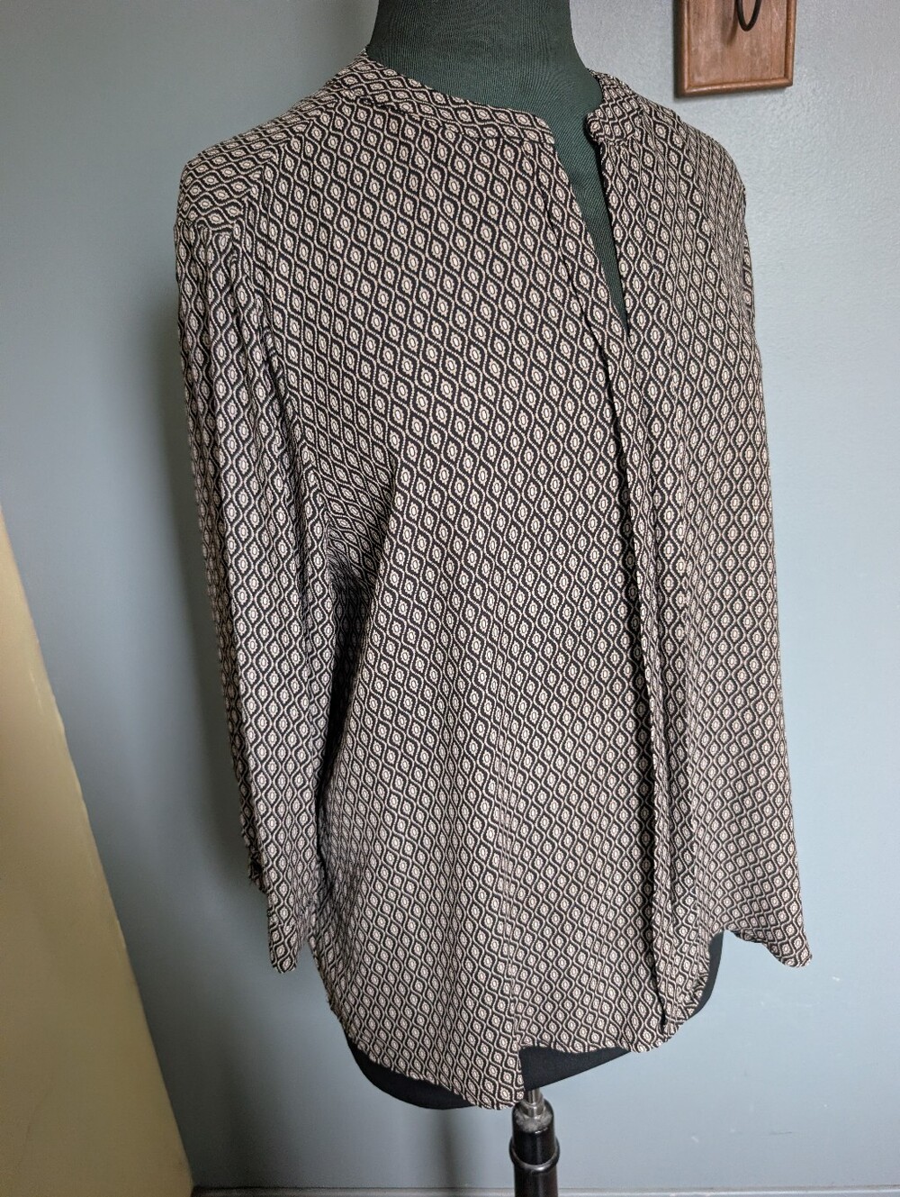 Dana Buchanan Black and Cream Geometric Button-Front Women's Blouse